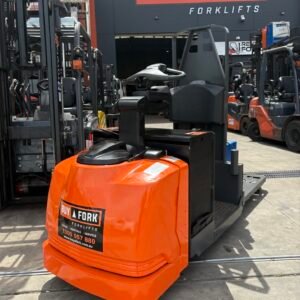 2018 RAYMOND CENTRE RIDE ELECTRIC PALLET MOVER
